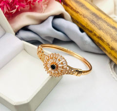 ✨ New Arrival – Elegant Gold-Plated Zircon Handcuff ✨